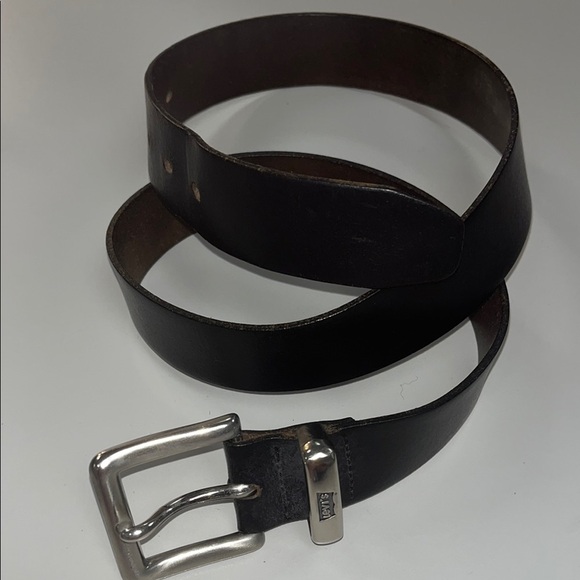 Levi’s dark brown Leather Belt preowned size 32/ silver tone buckle - Picture 1 of 9